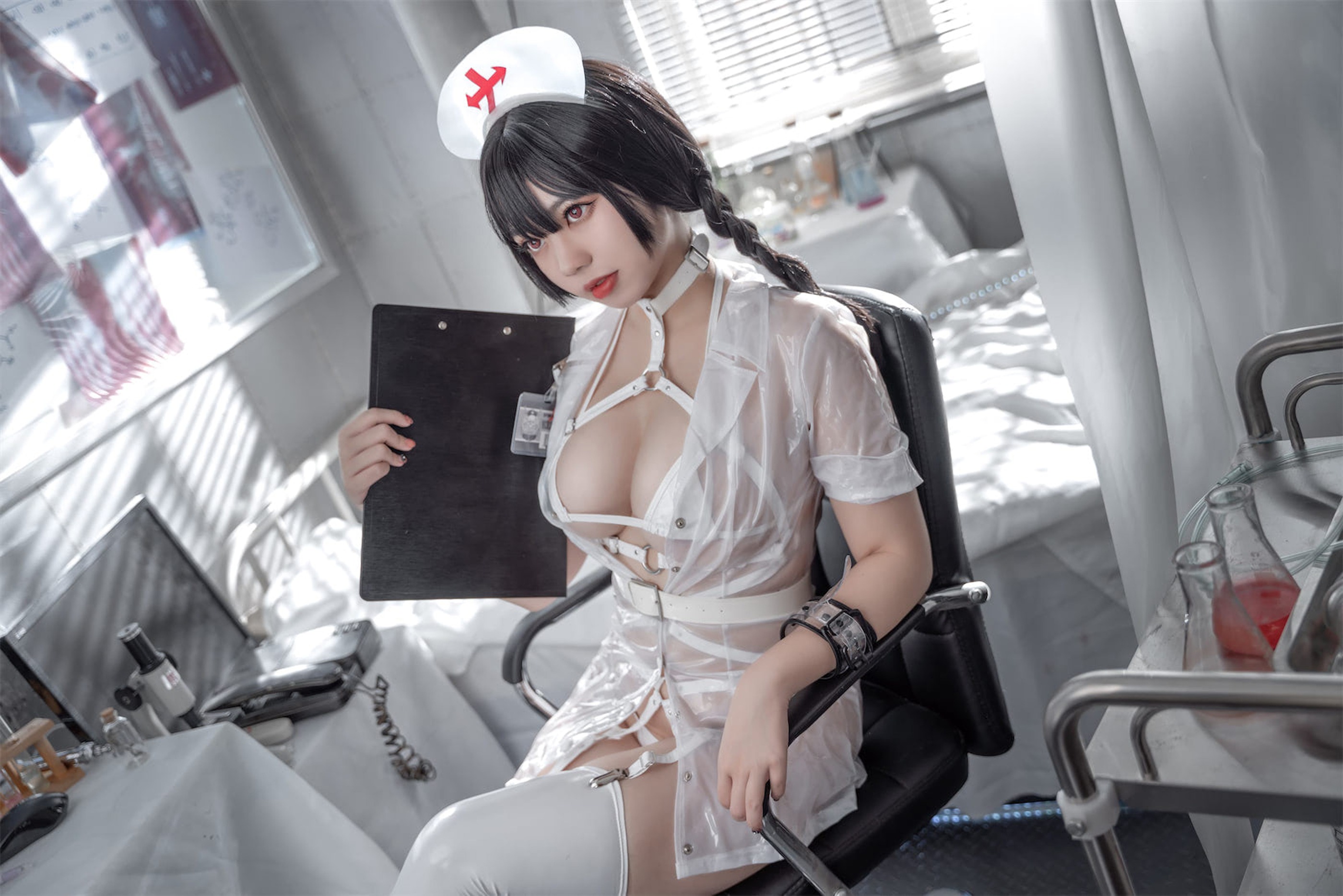 图片[1]-啊日日_Ganlory – NO.016 未来白护士[52P]-XikXak